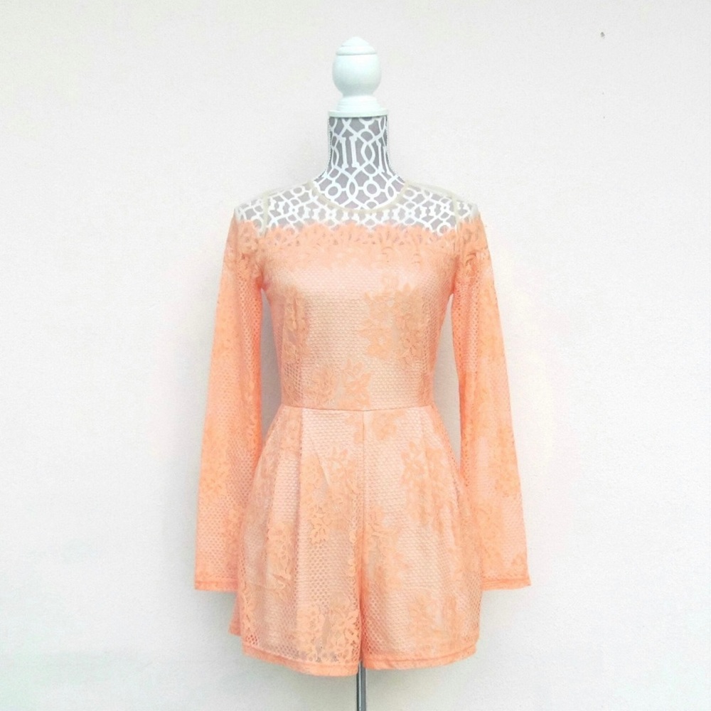 Pretty peach romper. This romper has pockets! Lovely, never been worn.